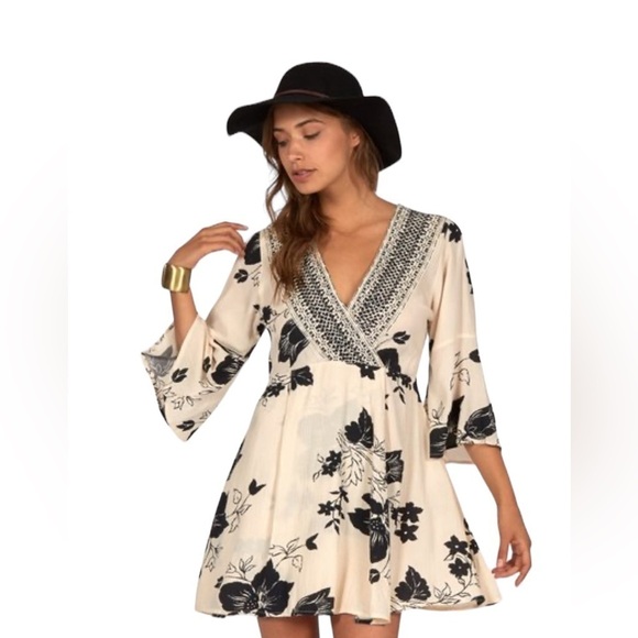 Billabong Divine Dress- Cream Floral Bell Sleeve Mini Dress - Picture 4 of 15